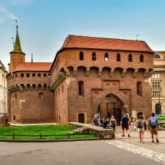 Kraków, Brama Floriańska. Wspaniały przykład architektury obronnej, świadectwo świetności, jaką przyniósł renesans w Polsce.