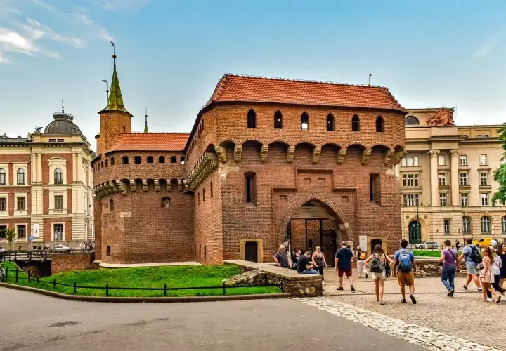 Kraków, Brama Floriańska. Wspaniały przykład architektury obronnej, świadectwo świetności, jaką przyniósł renesans w Polsce.