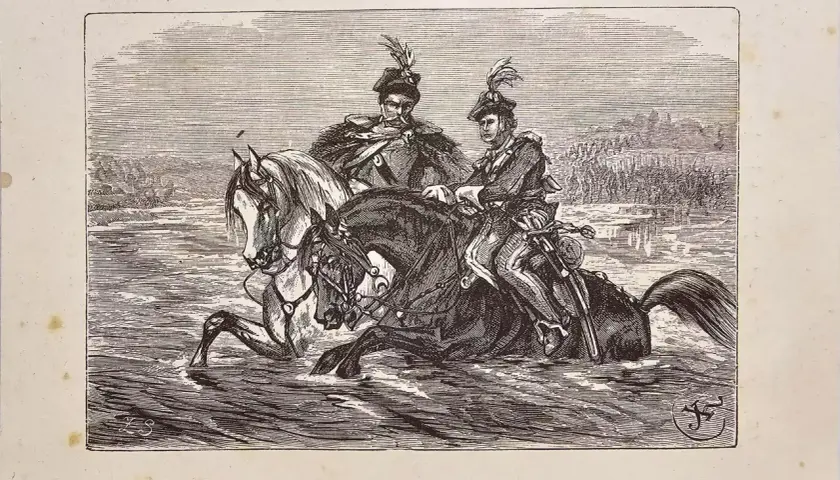 Dwaj jeźdźcy w strojach historycznych na koniach przeprawiają się przez wodę.
