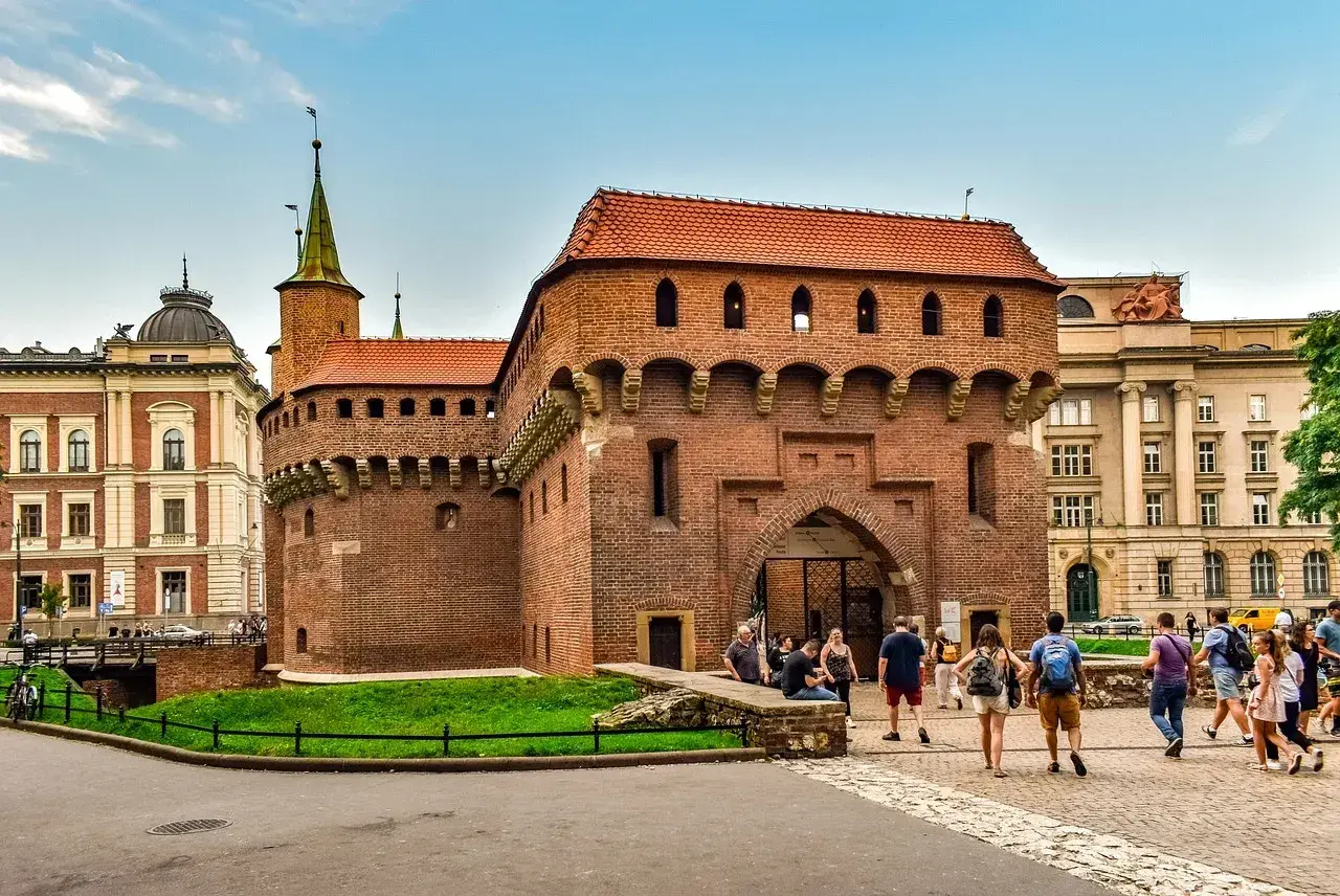 Kraków, Brama Floriańska. Wspaniały przykład architektury obronnej, świadectwo świetności, jaką przyniósł renesans w Polsce.